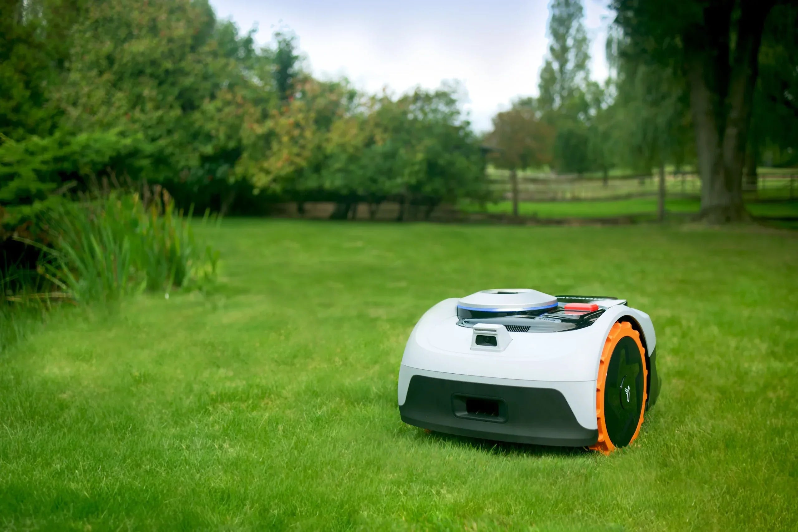 Robot-Cortacesped-sin-cables-perimetrales-Segway-Navimow-Serie-i-105E-500-m_C2_B2-Garaje-GRATIS-11-scaled-2 Robot-Cortacesped-sin-cables-perimetrales-Segway-Navimow-Serie-i-105E-500-m_C2_B2-Garaje-GRATIS-11-scaled-2