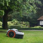 Robot-Cortacesped-sin-cables-perimetrales-Segway-Navimow-Serie-i-105E-500-m_C2_B2-Garaje-GRATIS-14-scaled-1