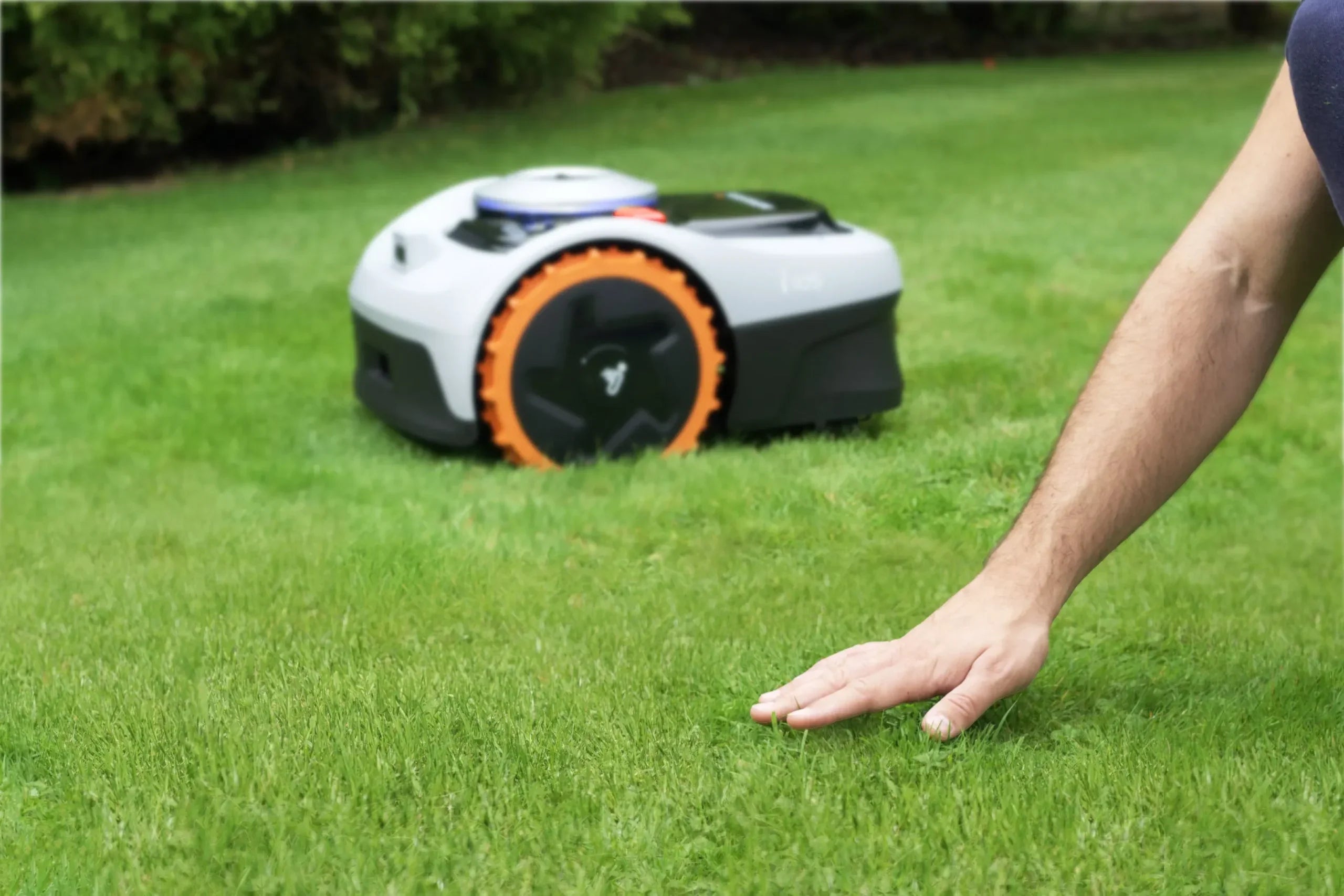 Robot-Cortacesped-sin-cables-perimetrales-Segway-Navimow-Serie-i-105E-500-m_C2_B2-Garaje-GRATIS-16-scaled-1 Robot-Cortacesped-sin-cables-perimetrales-Segway-Navimow-Serie-i-105E-500-m_C2_B2-Garaje-GRATIS-16-scaled-1